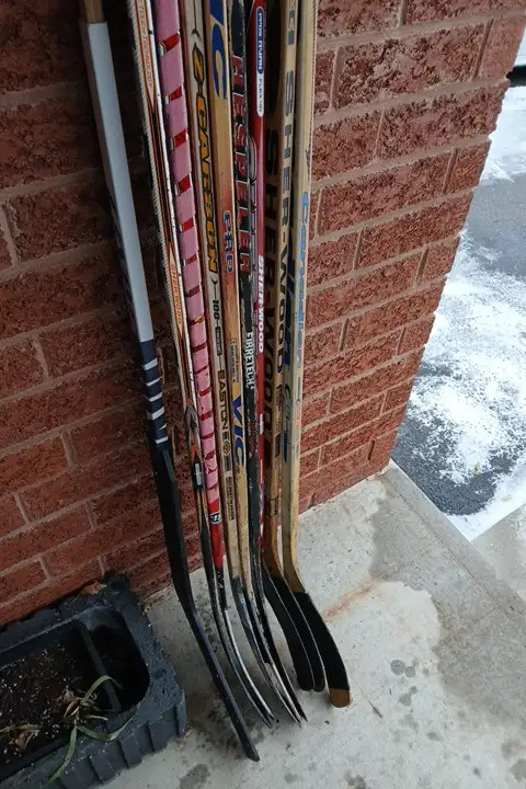 Various Size Hockey Sticks in Hockey in City of Toronto - Image 7