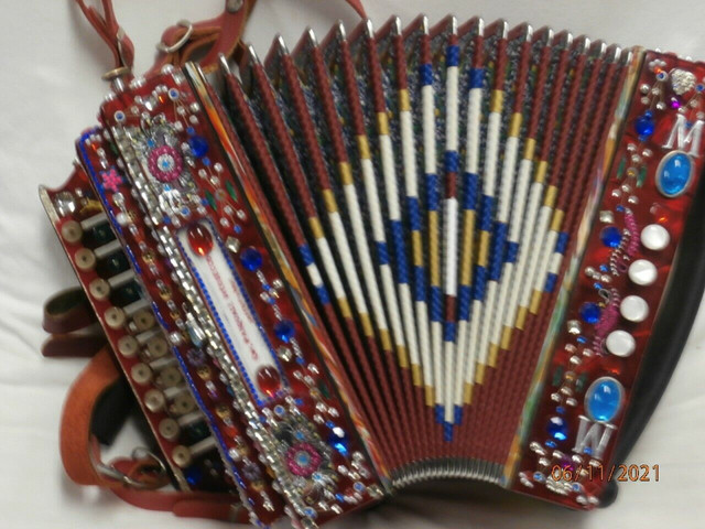 Vintage Pasquale Ficosecco organetto button accordion 4 bass in Other in Stratford - Image 2