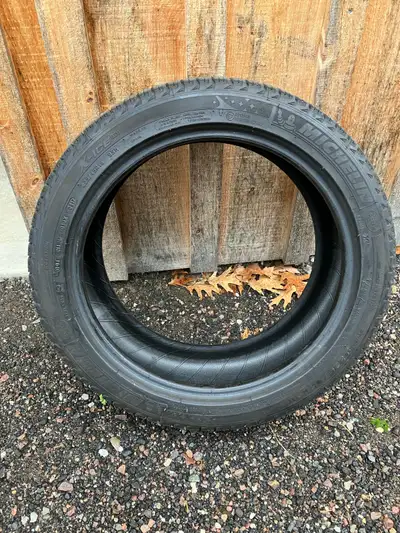 Michelin X Ice Winter Tires. 5mm tread depth. Size - 225/45 R18