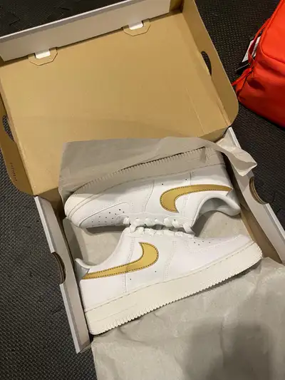 Brand new never worn Size 7 women’s Gold white edition