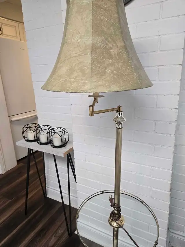 Vintage Floor Lamp in Indoor Lighting & Fans in Oshawa / Durham Region - Image 3
