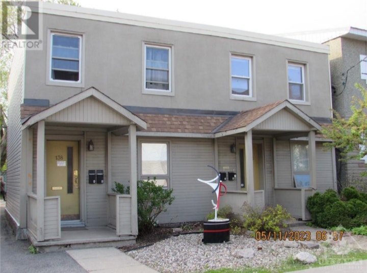 One bedroom plus den, in Lowertown, near the Byward Market. Long Term