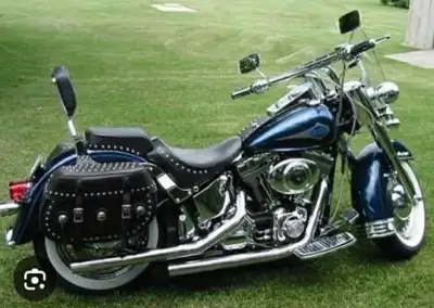 A beautiful 2001 Harley Davidson Heratige Softail Clasic , 96 cubic inch. 1450 cc 15000 klms. Comes...