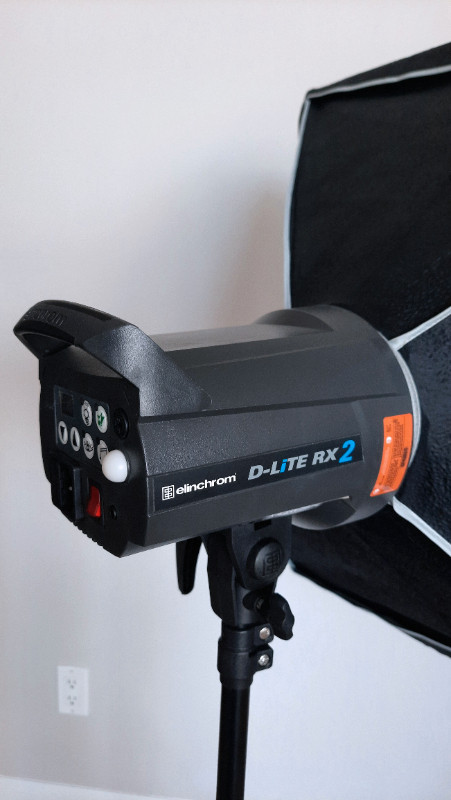 Elinchrom D-Lite RX 2 - 2 Softbox & 3 Umbrella To Go Set in Cameras & Camcorders in City of Toronto - Image 3