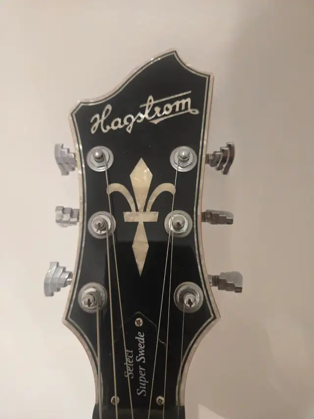 Belle guitare électrique Hagstrom Super Swede in Guitars in City of Montréal - Image 5