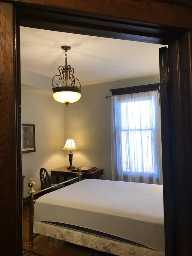 Downtown Two Bedroom Furnished Apartment   in Long Term Rentals in London - Image 3