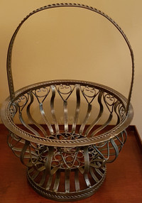 Round Metal Decorative Basket with Solid Handle