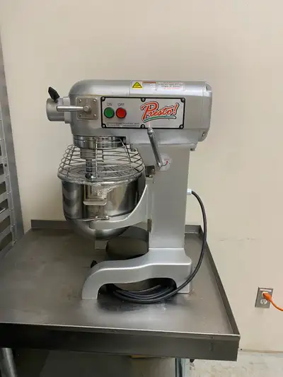 Fermeture de restaurant à Gatineau, beaucoup de stock à vendre, View more