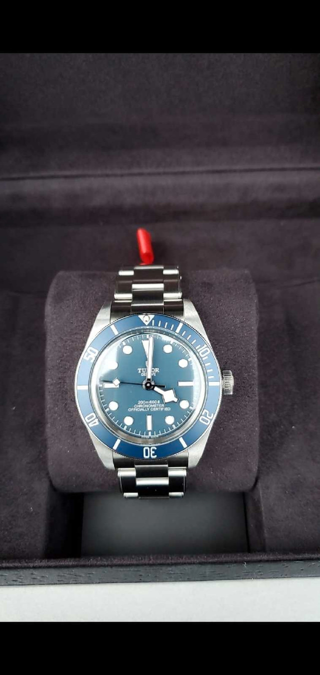 Tudor Black Bay 58 Blue 39mm Diver, like NEW! in Jewellery & Watches in Markham / York Region - Image 4