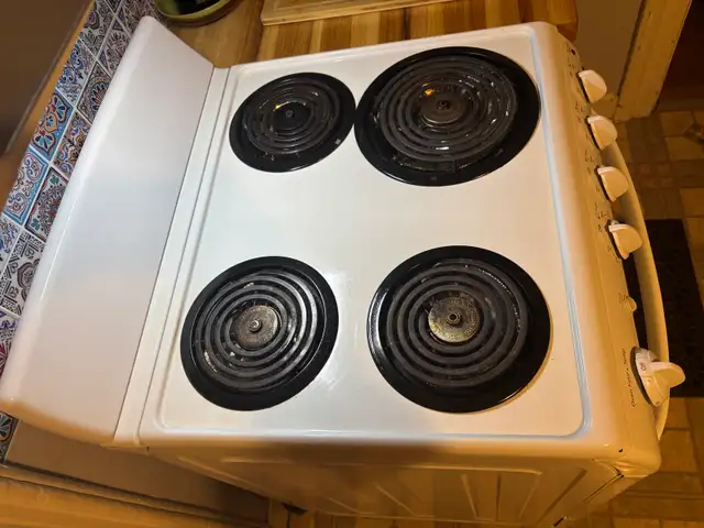 used stove apartment sized 24” in Stoves, Ovens & Ranges in Norfolk County - Image 6
