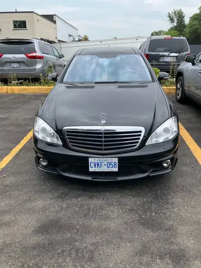 70,000 kms 12 cylinder bi-turbo All leather interior Black on black