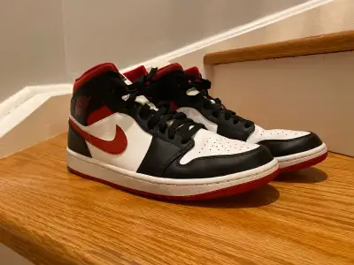 Jordan 1 mids - size 11, View more