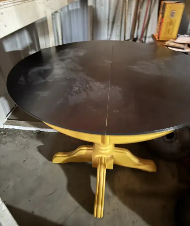 Kitchen Table with 2 Leafs64329993951745120