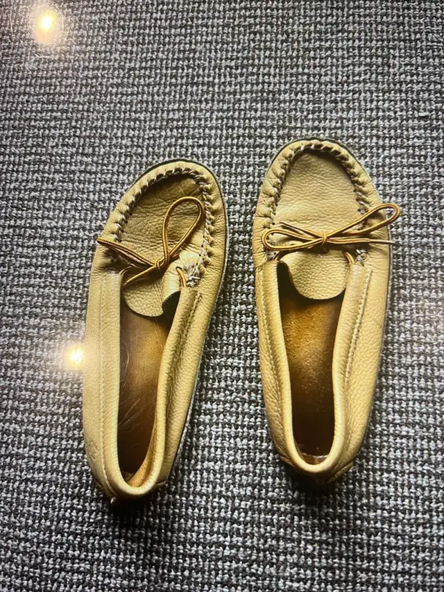 Leather moccasins in Women's - Shoes in Norfolk County - Image 2