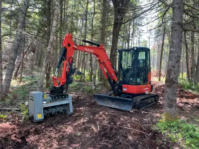 Very good condition. 284 hours very well Maintained Operated by owner 24" digging bucket, 12" diggin...