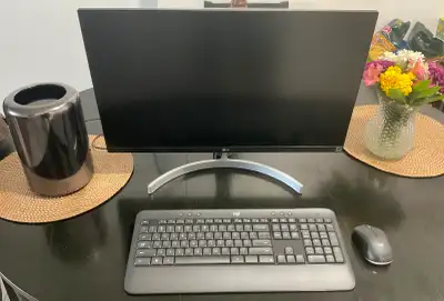 2013 Mac Pro 2.7Ghz 64GB/1TB/Écran 27''4K Souris/Clavier, View more
