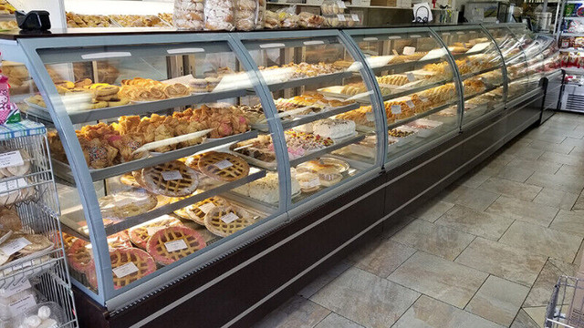 Bakery Display Cases, Pastry, Chocolate, Cakes, Refrigerated in Other Business & Industrial in Mississauga / Peel Region - Image 4