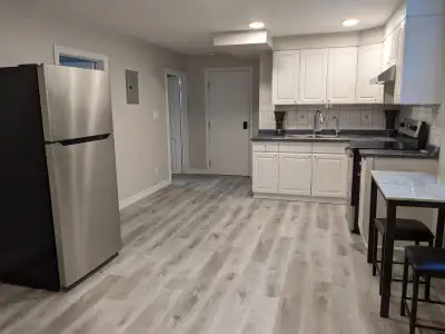 Available immediately. Bright and spacious 2 Bedroom Apartment (legal) South End location – close to...