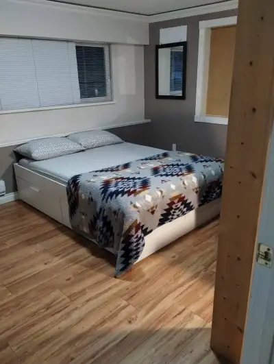600 sq ft private non-smoking furnished suite with access to kitchen , fridge , laundry on site and...