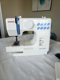 Janome Sewing Machine, model 525, Sew Petite