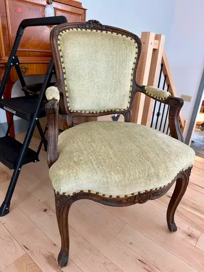 Chaise antique/Antique armchair, View more