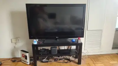 42" LG TV with bench including HDTV antenna and D-Link wireless router.