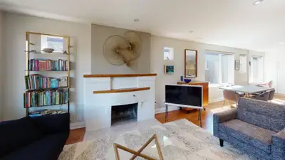 Queen West 2 Bed 2 Bath Second Floor Apartment For Lease