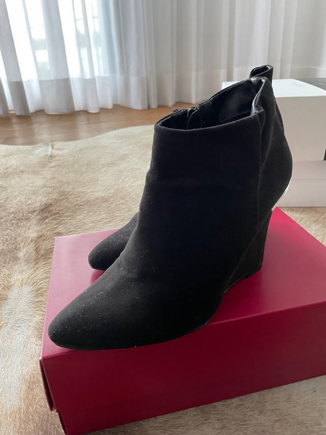  black shoes  booties dans Femmes - Chaussures  à Ville de Montréal - Image 2