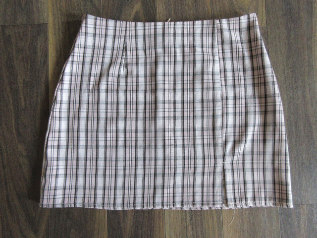 Ladies Medium Shein Skirt in Women's - Dresses & Skirts in Edmonton