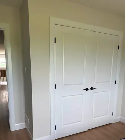 one private room availble in a house on uperr floor.