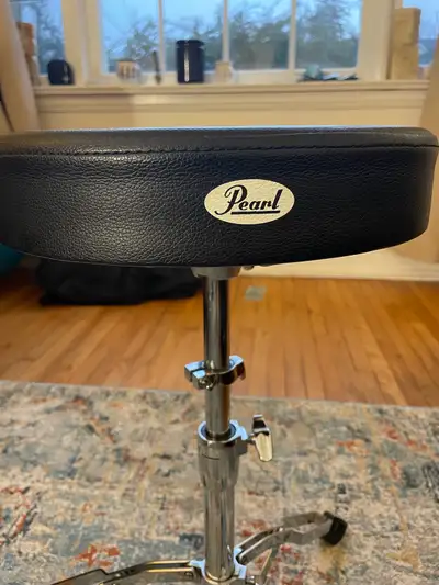 Pearl Drum Throne Model D790 Small tear in the seat. Otherwise perfectly functional. Solid throne wi...