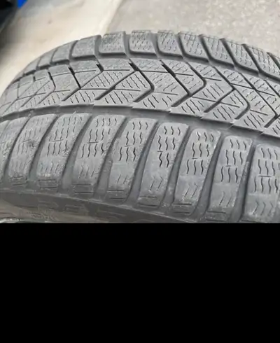 4 Pirelli winter tires and rims for Tesla Model 3 OEM. Approximately 6,000 km used.