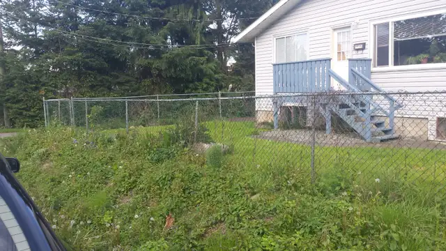 Large living space in this 1400 sq.ft upper suite in house.