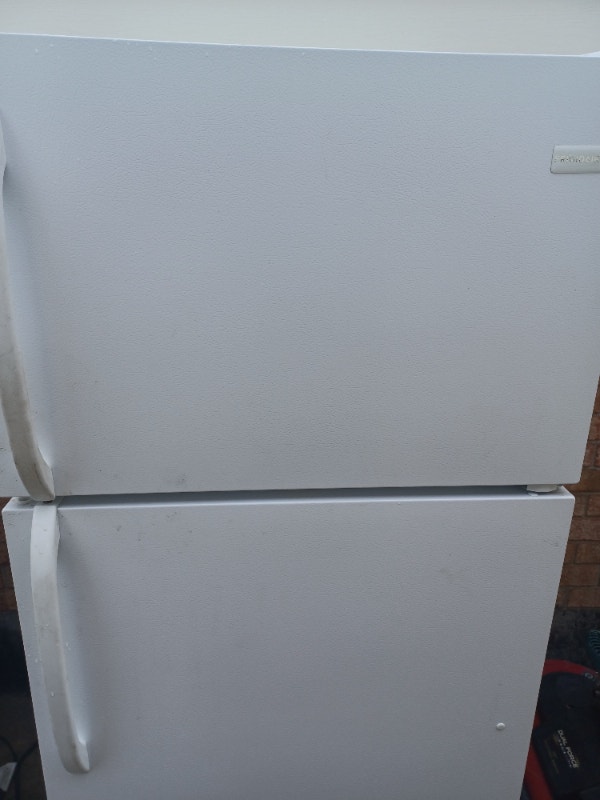 FRIGIDARE FRIDGE VERY CLEAN Refrigerators Windsor Region Kijiji