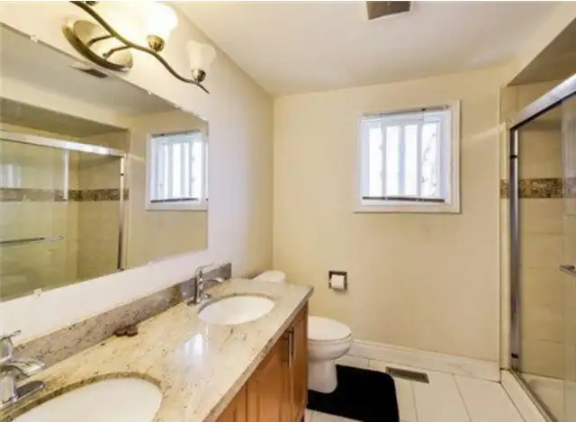 ROOM FOR RENT…!!!!! in Room Rentals & Roommates in City of Toronto - Image 7