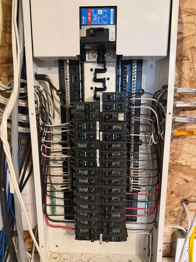 Electrician460987371147110400