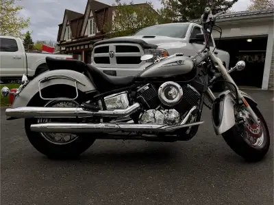 04 Yamaha V-star 1100 only 22K Bike runs perfect Included: Mustang seat setup, MOTUL oil, oil filter...