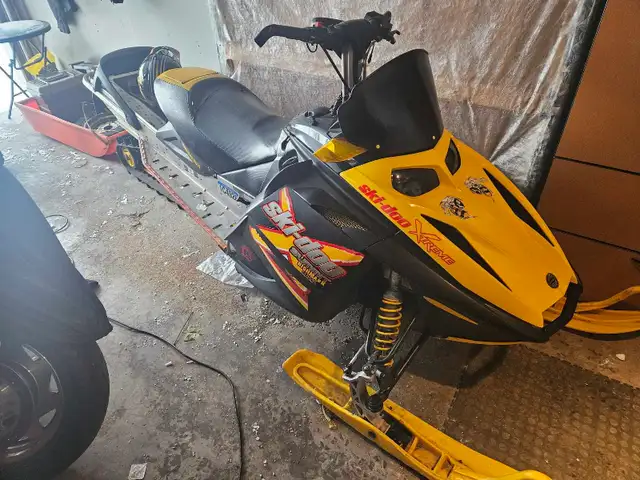 snowmoblie in Snowmobiles in St. Albert - Image 2