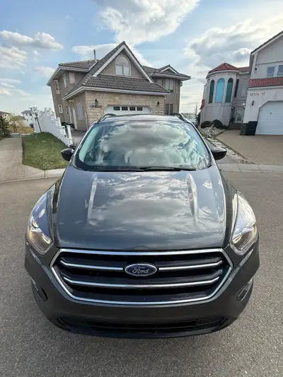 Mint 2019 ford escape se 4WD Active, Low highway kilometers 157k, no rust, 4 cylinder super cheap on...