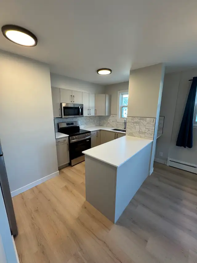 Pet friendly 3 bedroom available in Riverview