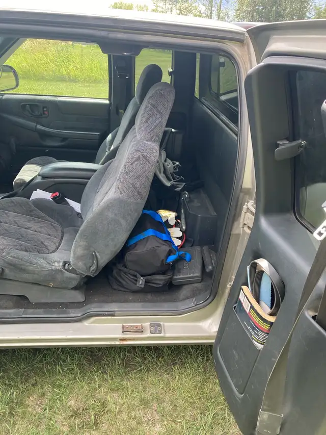 GMC Sonoma in Cars & Trucks in Fort St. John - Image 9