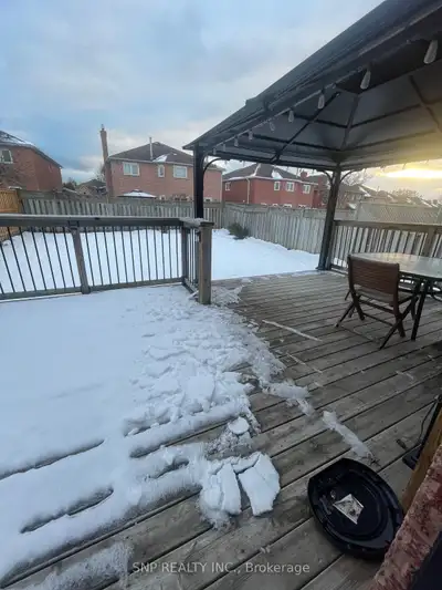 3 Bed 2 Bath Detach House for Rent in Whitby - Thickson/Rossland