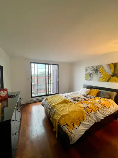 **DISPONIBLE 1ER JUIN** H1M 3B2 Ce condo est plein de lumière naturelle et est parfait pour un coupl...