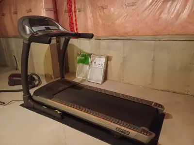 AFG 10 Speed Treadmill for Sale! Features: Lift Assist Active Cushion Repositioning 325 lbs max 10 P...