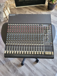 Mackie 16 Channel Mixer