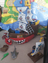 Pirate Playset - 5 pirates, shark, parrot, squid, lots of fun!