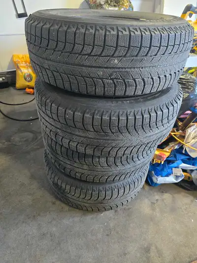 Selling a set of 4 Michelin Latitude X-Ice winter tires mounted on steel rims. • Size: 265/70R17 • C...