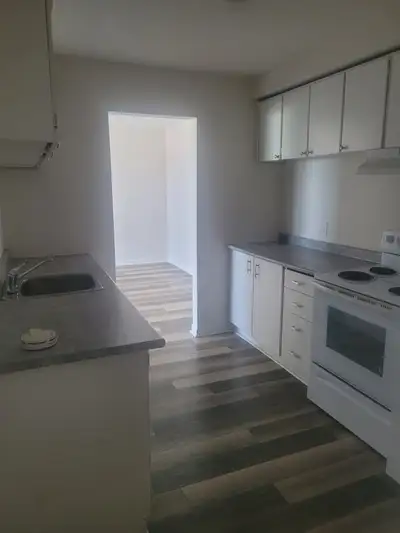 2 bedroom, newly renovated. King/Townline No emails. Please call Kyle 905-243-0648