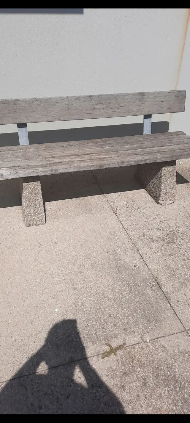 Concrete bench with backrest in Patio & Garden Furniture in Mississauga / Peel Region - Image 3