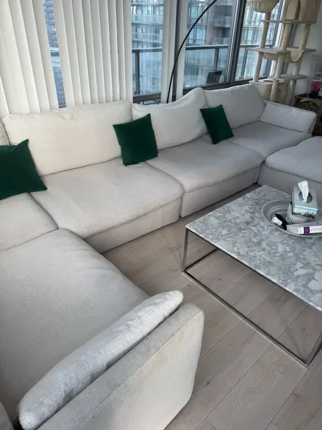 Structube secrional Sofa in Couches & Futons in City of Toronto - Image 5